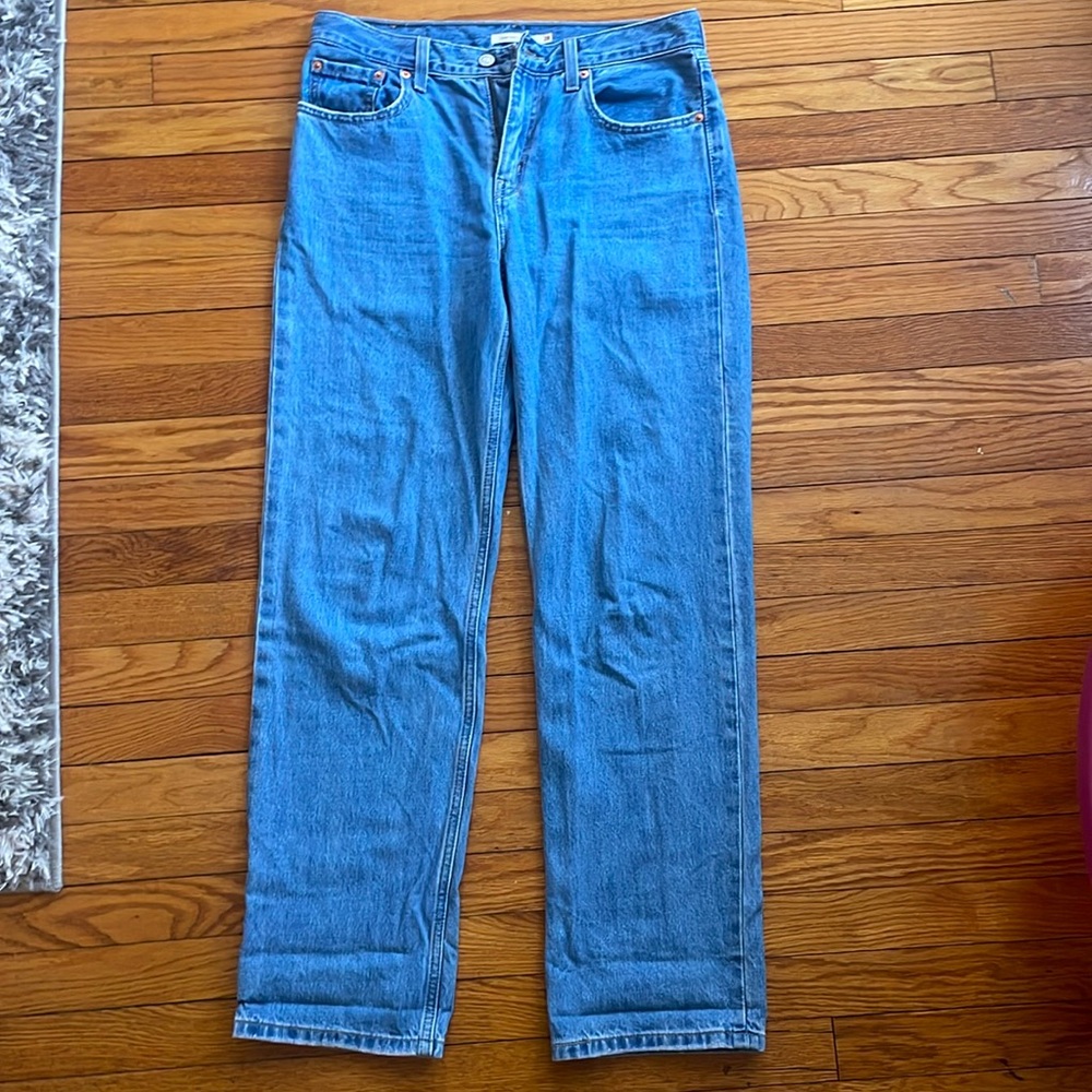 Size 28 Levi’s Low Pro Straight Jeans